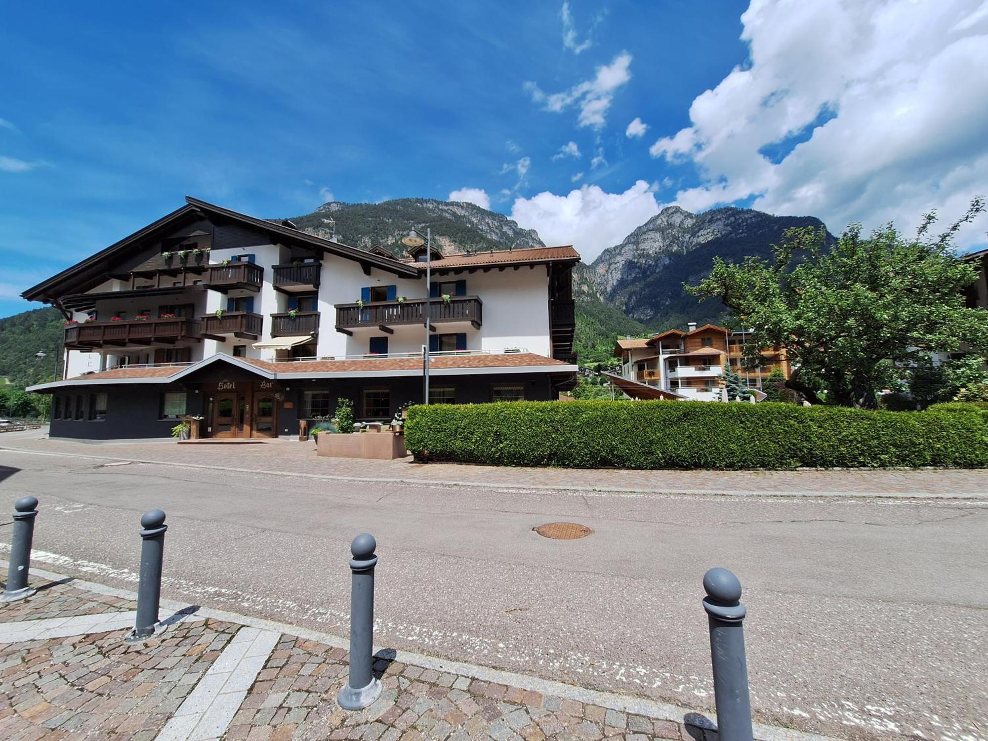 Hotel Nele Ziano Di Fiemme Luaran gambar