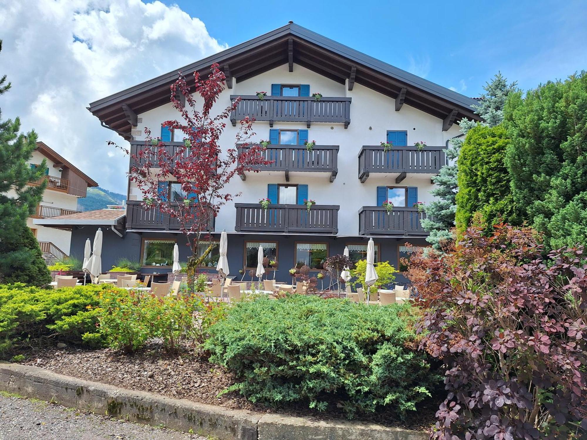 Hotel Nele Ziano Di Fiemme Luaran gambar